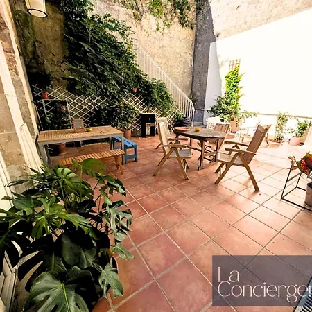 A Louer Au Sein D'une Auberge- Maillochon- Gare - - 酒店 *