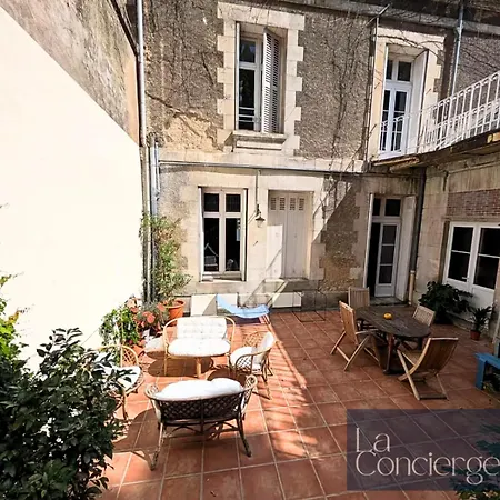 酒店 A Louer Au Sein D'une Auberge- Maillochon- Gare - - *