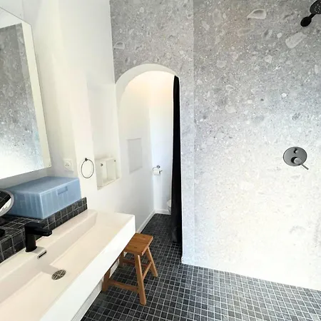 A Louer Au Sein D'une Auberge- Maillochon- Gare - - Otel *