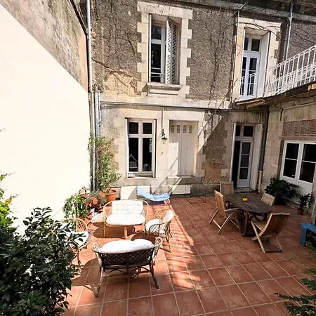 A Louer Au Sein D'une Auberge- Maillochon- Gare - - Hotel