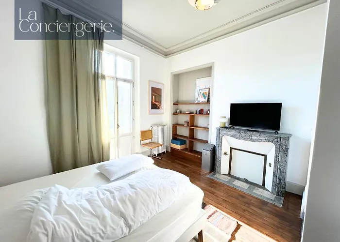 A Louer Au Sein D'une Auberge- Maillochon- Gare - - Hotel Poitiers