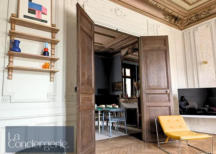 A Louer Au Sein D'une Auberge- Maillochon- Gare - - Hotel *