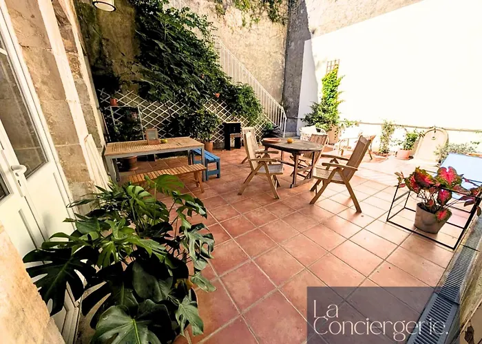 A Louer Au Sein D'une Auberge- Maillochon- Gare - - Hotel *