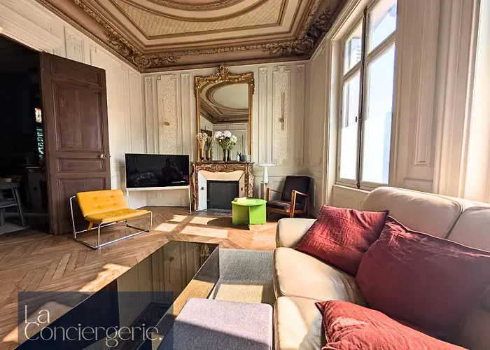 Hotel A Louer Au Sein D'une Auberge- Maillochon- Gare - -