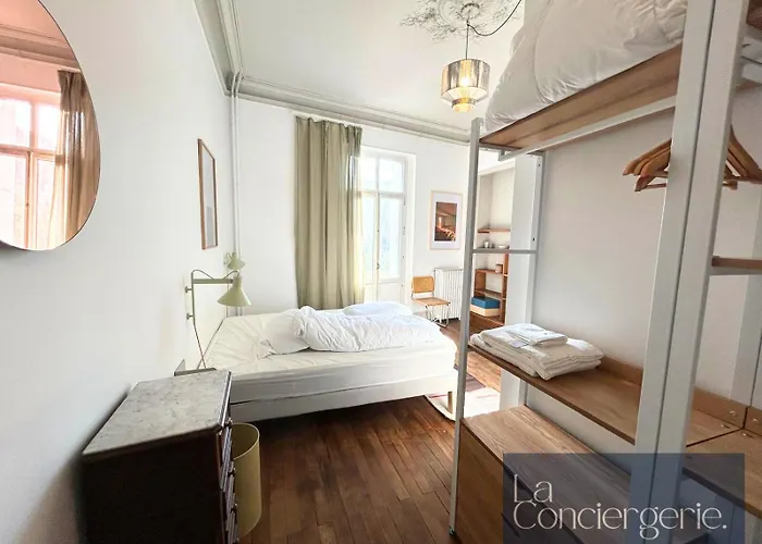 A Louer Au Sein D'une Auberge- Maillochon- Gare - - Hotel